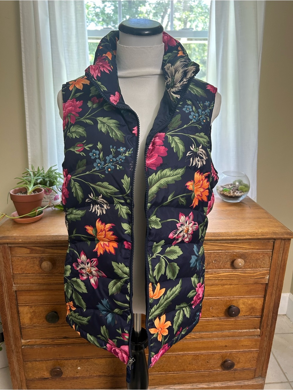 Lands End Floral Quilted Puffer Vest in navy with Multicolor Blooms Size Medium